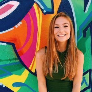 Meet your Posher, Leila